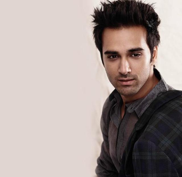 Celebs Pulkit Samrat Esha Gupta Urge Water Conservation Share Efforts Bollywood Hindustan Times