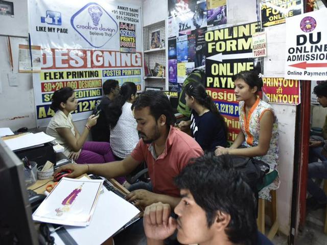 There is good news for students who want to study BA and BCom (Programme) at Delhi University this year. While calculating the best of four marks, students can include a vocational subject and will not face any disadvantage. (Arun Sharma/Hindustan Times) There is good news for students who want to study BA and BCom (Programme) at Delhi University this year. While calculating the best of four marks, students can include a vocational subject and will not face any disadvantage. (Arun Sharma/Hindustan Times)