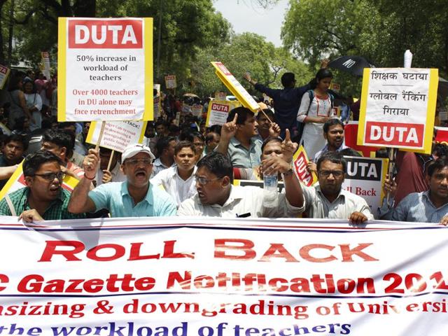 DUTA members demanding rollback of the UGC notification at Jantar Mantar. (Rohit Rajagopal/Hindustan Times) DUTA members demanding rollback of the UGC notification at Jantar Mantar. (Rohit Rajagopal/Hindustan Times)
