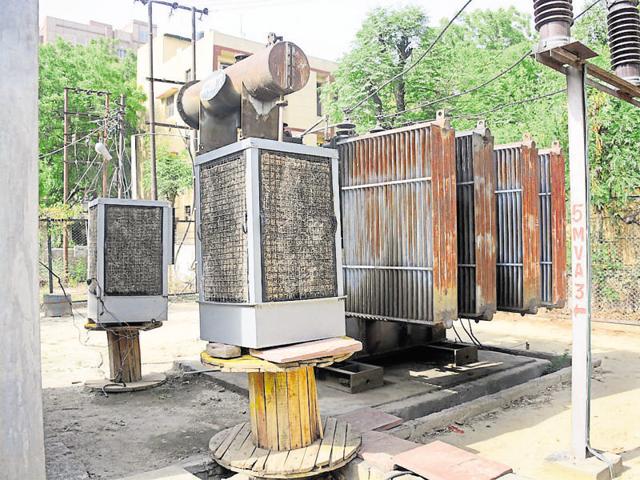 The power department is using coolers at substations to keep electricity infrastructure from overheating. (Sakib Ali/HT) The power department is using coolers at substations to keep electricity infrastructure from overheating. (Sakib Ali/HT)