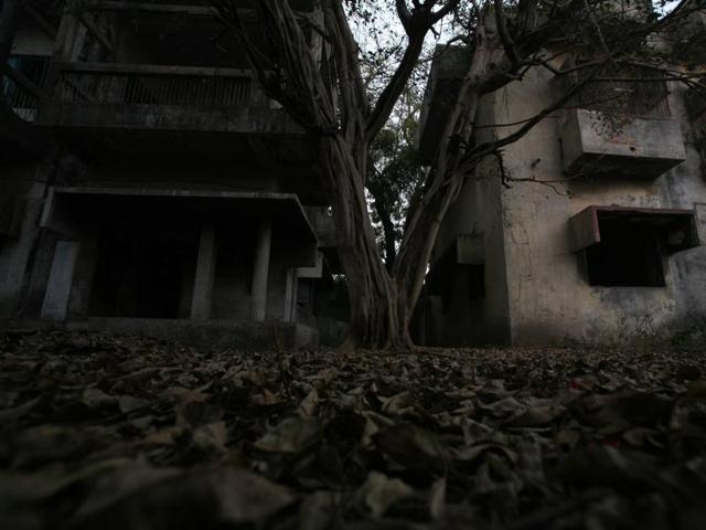 A mob carrying weapons allegedly attacked the predominantly Muslim cluster on February 28, 2002, a day after a coach of the Sabarmati Express was burnt down in nearby Godhra, killing 59 people returning from Ayodhya. (Manoj Patil / ht photo )