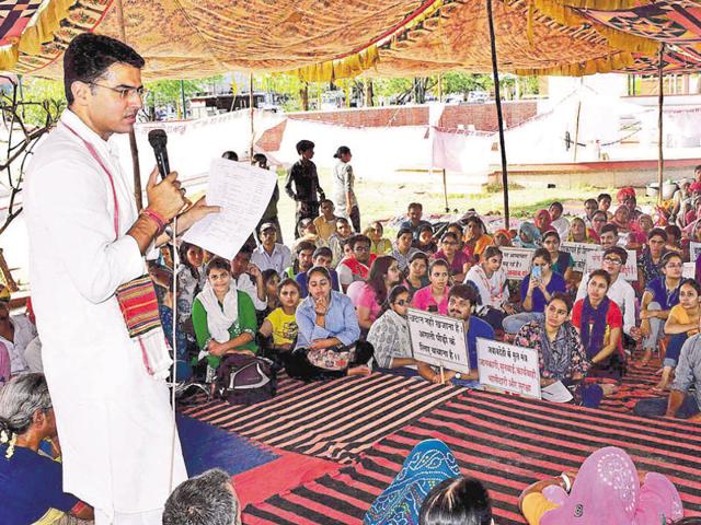 Congress state president Sachin Pilot addresses the sit-in demanding the arrest of MLA Kanwarlal Meena in Jaipur on Thursday. (HT Photo) Congress state president Sachin Pilot addresses the sit-in demanding the arrest of MLA Kanwarlal Meena in Jaipur on Thursday. (HT Photo)