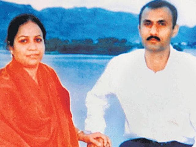 Sohrabuddin Sheikh with his wife Kauser Bi. The Gujarat ATS was embroiled in a number of controversies including the alleged fake encounters of gangster Sheikh, his wife and associate Prajapati in 2005.(File Photo)