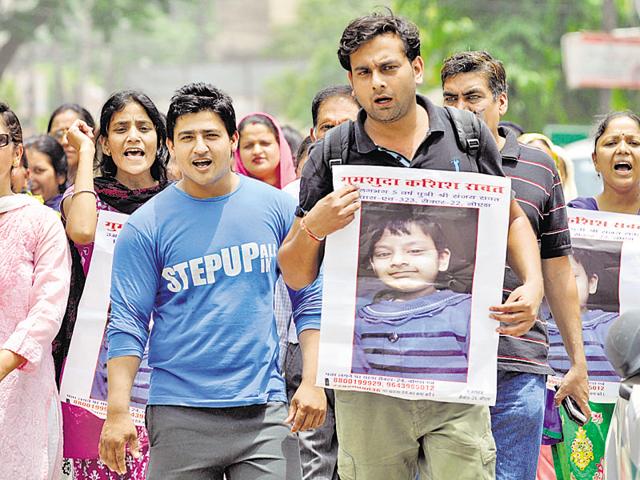 Parents of four-year-old Kashish had recently protested outside the district magistrate’s office. (HT File Photo) Parents of four-year-old Kashish had recently protested outside the district magistrate’s office. (HT File Photo)