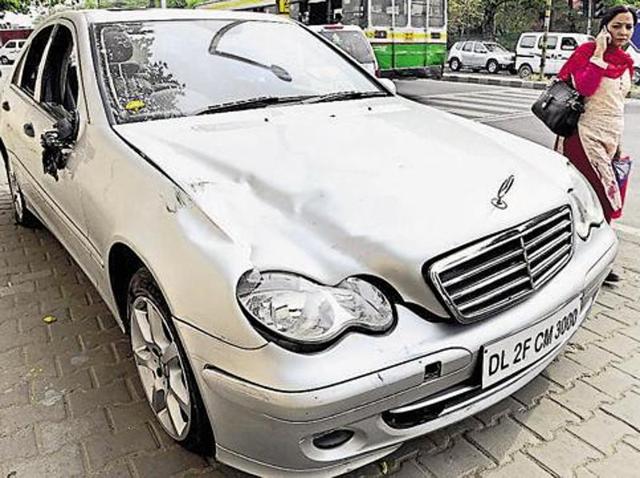 The Mercedes that mowed down a 32-year-old man at north Delhi’s Civil Lines on April 4 had been involved in another case of traffic rule violation.(HT File Photo)