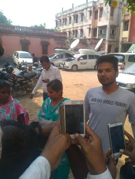 Media persons interviewing one of the Class 12 ‘topper’ candidates called for reassessment in Patna. (HT Photo) Media persons interviewing one of the Class 12 ‘topper’ candidates called for reassessment in Patna. (HT Photo)