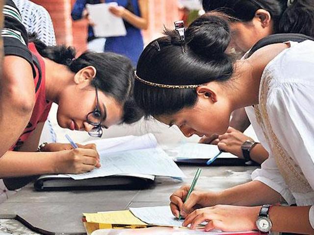 As many as 1,310 students have registered online against total 280 BCom seats (140 each) at SCD (Satish Chander Dhawan) College and GCG College, respectively.(HT Representative Image)