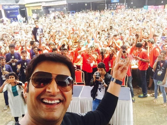 Actor and comedian Kapil Sharma clicks a selfie with his fans. (Facebook)