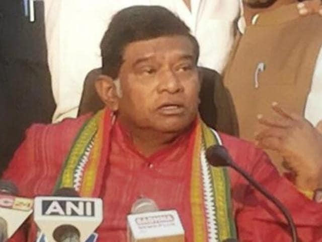 Former chief minister of Chhatisgarh Ajit Jogi addressing a press conference in Raipur.(PTI Photo)