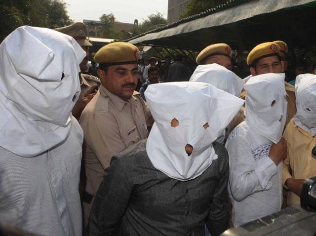 The Delhi Police on Friday blew the lid off a kidney trade racket at the prestigious Indraprastha Apollo Hospital, arresting two of its secretarial staff and three touts. (Hindustan Times) The Delhi Police on Friday blew the lid off a kidney trade racket at the prestigious Indraprastha Apollo Hospital, arresting two of its secretarial staff and three touts. (Hindustan Times)