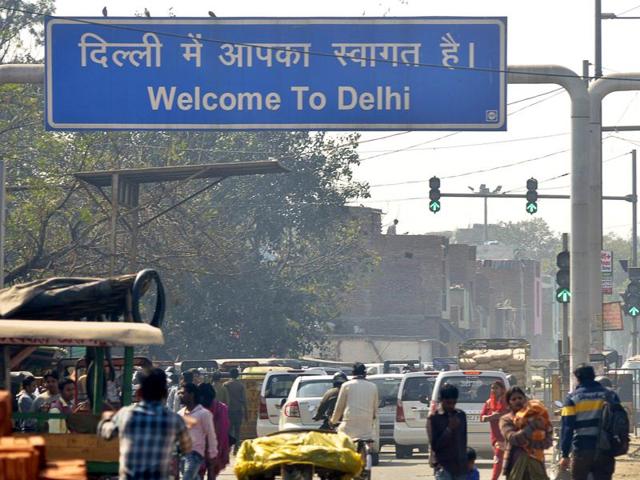 The total number of vehicles that enter Delhi daily is almost equal to the number that is registered in the city in a year.(Sakib Ali/ HT file photo)