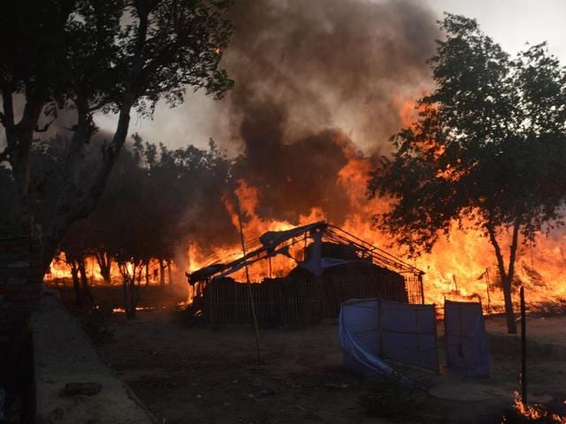 Former homes of the members of a sect burn following clashes with police during an eviction at the Jawahar Bagh park in Mathura on Thursday.(AFP) Former homes of the members of a sect burn following clashes with police during an eviction at the Jawahar Bagh park in Mathura on Thursday.(AFP)