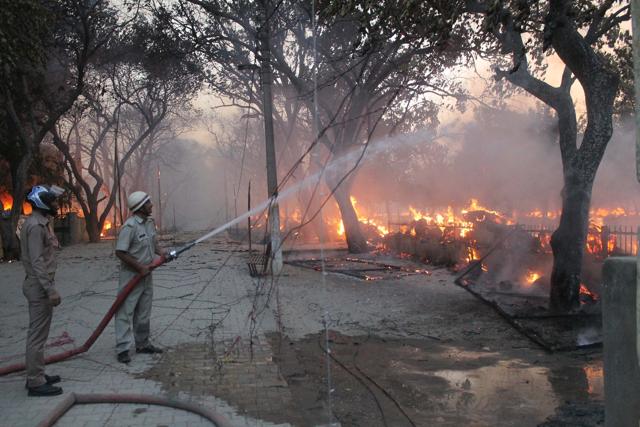 The violence had erupted when police were trying to evict illegal occupants, believed to be of Azad Bharat Vidhik Vaicharik Kranti Satyagrahi, from Jawahar Bagh yesterday on the directions of the Allahabad High Court. (Anant Ram/HT Photo) The violence had erupted when police were trying to evict illegal occupants, believed to be of Azad Bharat Vidhik Vaicharik Kranti Satyagrahi, from Jawahar Bagh yesterday on the directions of the Allahabad High Court. (Anant Ram/HT Photo)
