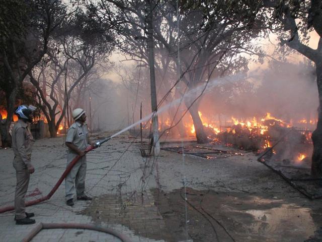 More than 370 people have been arrested for their alleged part in the overnight violence in Jawahar Bagh area in Mathura. (Anant Ram/Hindustan Times)