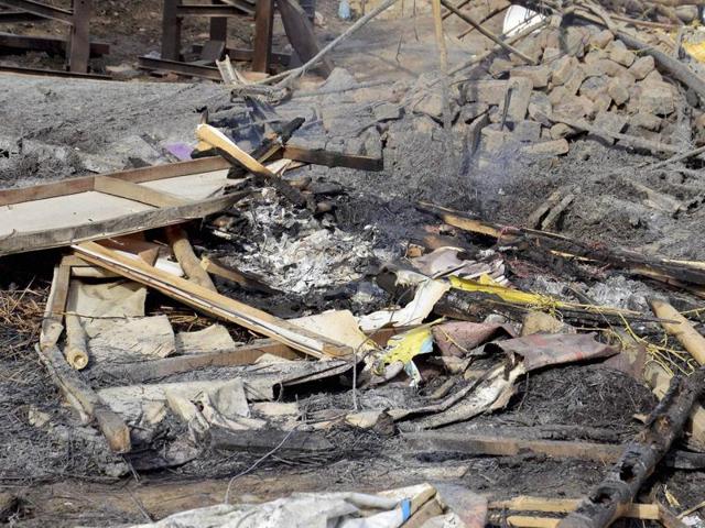A gutted hut near Jawahar Bagh in Mathura on Friday, a day after police-encrachers clash.(PTI Photo) A gutted hut near Jawahar Bagh in Mathura on Friday, a day after police-encrachers clash.(PTI Photo)