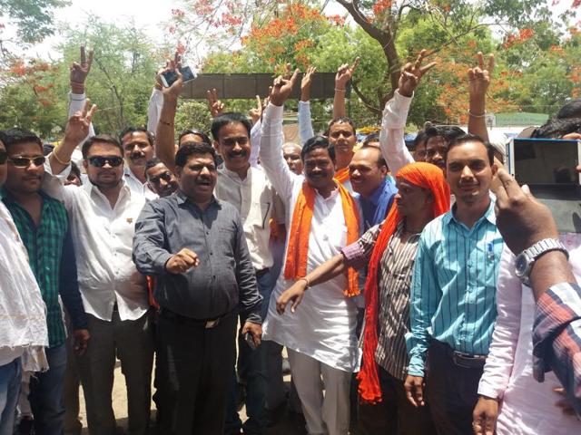 BJP candidate Mangal Singh Dhruve (in orange scarf) celebrating Ghodadongri assembly bypoll victory with his supporters on Thursday. (Rajesh Bhatia/HT photo) BJP candidate Mangal Singh Dhruve (in orange scarf) celebrating Ghodadongri assembly bypoll victory with his supporters on Thursday. (Rajesh Bhatia/HT photo)