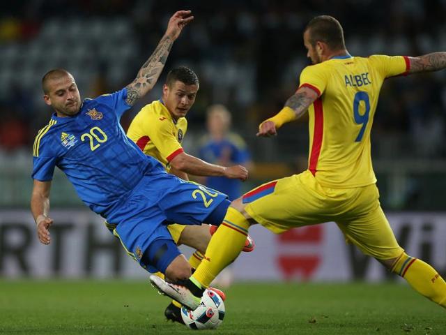 Ukraine's defender Yaroslav Rakitskiy (left) fights for the ball with Romania's forward Bogdan Stancu (centre) and Romania's forward Denis Alibec during the international friendly football match between Romania and Ukraine at Grande Torino Stadium in Turin. (AFP) Ukraine's defender Yaroslav Rakitskiy (left) fights for the ball with Romania's forward Bogdan Stancu (centre) and Romania's forward Denis Alibec during the international friendly football match between Romania and Ukraine at Grande Torino Stadium in Turin. (AFP)