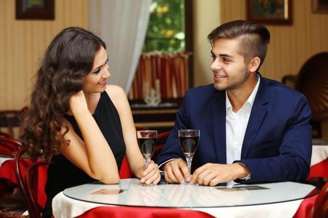 What is the biggest make-up blunder on a first date? Heavy foundation, feel Indian women.