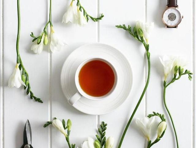 A teacup is beautiful after a particularly tiring day. No matter which angle you shoot it from. (the.life.so.beautiful_)