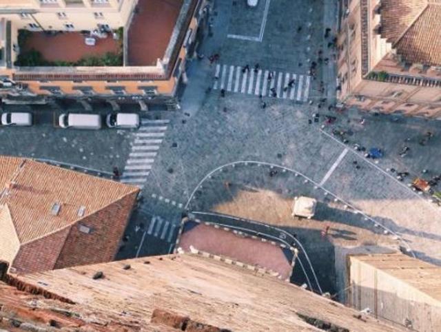 A cameraman captured a stunning view of a street from the roof top. (elisaberzuini)
