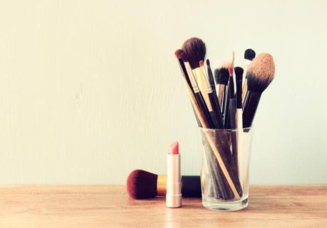 Over 50% of the women respondents said they are confident to go make up free on their first date. (Shutterstock)