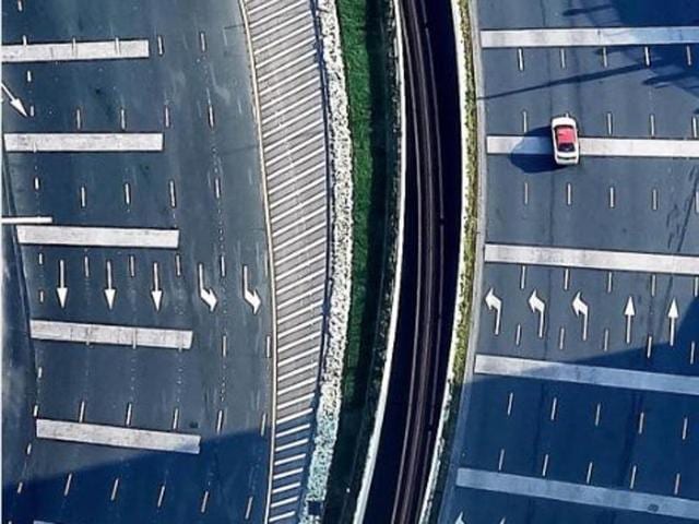 Something as monotonous as a concrete road can also be artful when clicked by someone who knows what he is doing. (aljvd)