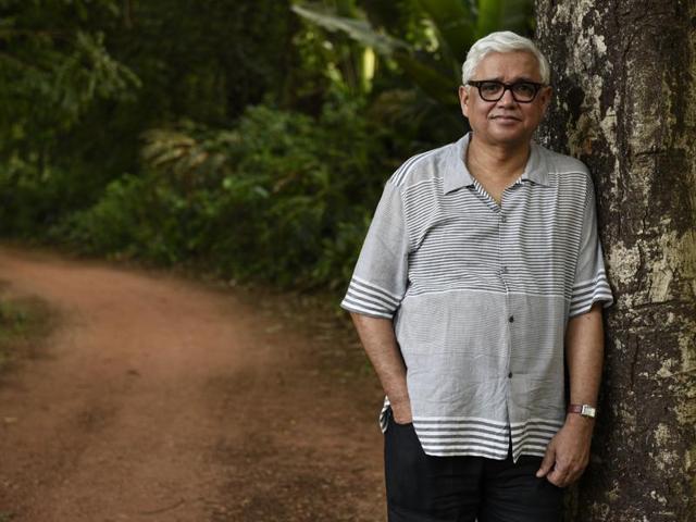 Amitav Ghosh says that artistes need to create a narrative around climate change.(Samir Jana/HT) Amitav Ghosh says that artistes need to create a narrative around climate change.(Samir Jana/HT)