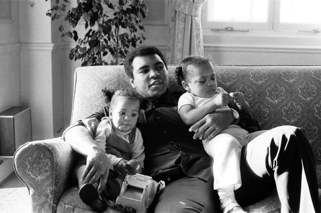 Muhammad Ali is seen cuddling his daughters Laila, (L ) and Hana (R) at a Hotel in London, Britain December 19, 1978. (REUTERS) Muhammad Ali is seen cuddling his daughters Laila, (L ) and Hana (R) at a Hotel in London, Britain December 19, 1978. (REUTERS)