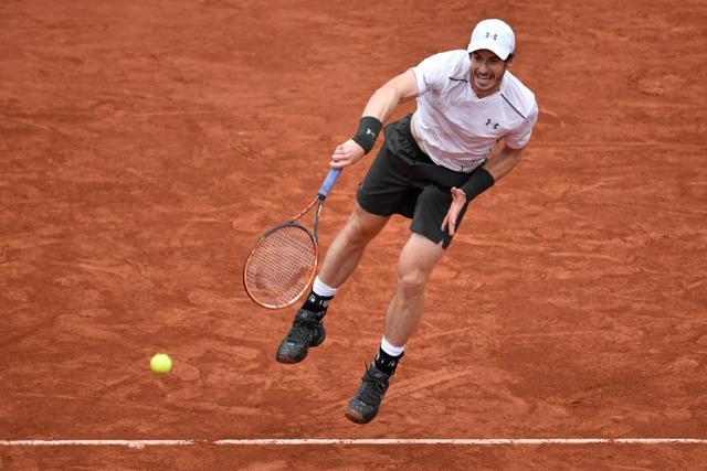Britain's Andy Murray returns the ball to Switzerland's Stanislas Wawrinka during their men's semifinal match at the Roland Garros 2016 French Tennis Open. (AFP Photo) Britain's Andy Murray returns the ball to Switzerland's Stanislas Wawrinka during their men's semifinal match at the Roland Garros 2016 French Tennis Open. (AFP Photo)