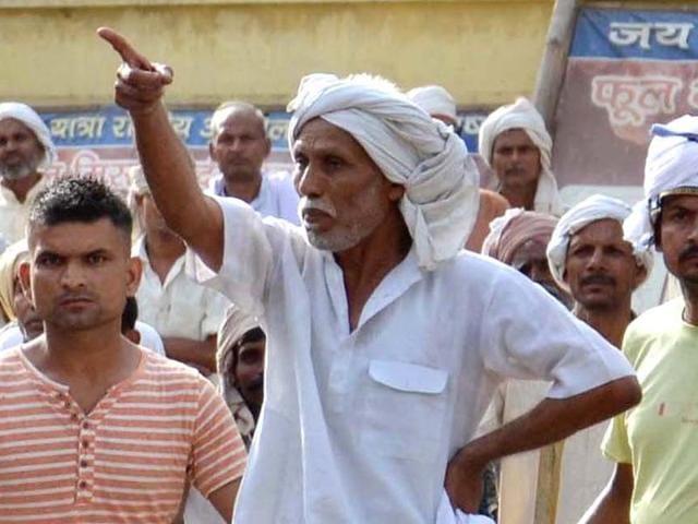 Ram Vriksha Yadav, seen in photos as a small, greying man dressed in kurta and dhoti, headed a little-known armed sect that called themselves followers of freedom fighter Netaji Subhash Chandra Bose. (Anant Ram/HT Photo) Ram Vriksha Yadav, seen in photos as a small, greying man dressed in kurta and dhoti, headed a little-known armed sect that called themselves followers of freedom fighter Netaji Subhash Chandra Bose. (Anant Ram/HT Photo)