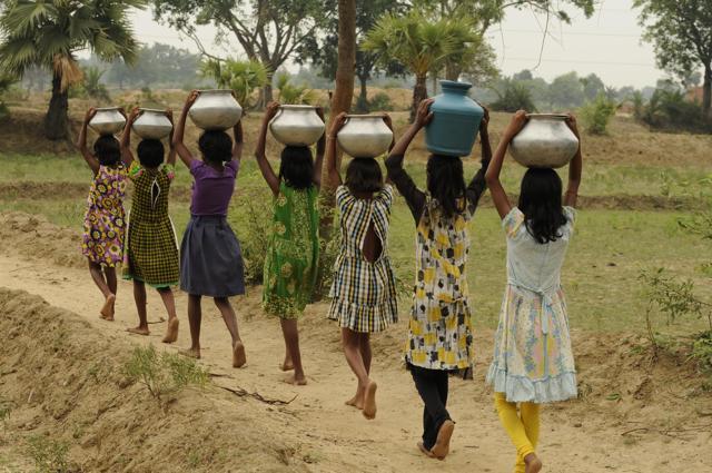 Most villagers in Purulia are forced to dig the soil to find underground drinking water sources. (Samir Jana/HT Photo) Most villagers in Purulia are forced to dig the soil to find underground drinking water sources. (Samir Jana/HT Photo)