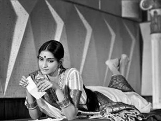 In a tribute to yesteryear star Nutan, Sonam Kapoor shared a picture from her phototshoot. And she does rock the retro look. (Instagram)