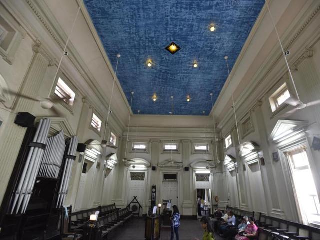 The ceiling is painted to mirror the sky, with a moon, North Star and the sun — all lit up. From the sun hangs a chain with the letter ‘G’ on it, symbolic of God, situated at the heart of a black-and-white tiled floor that the masons call the carpet, with a sun etched on it too (Kunal Patil/htphoto) 