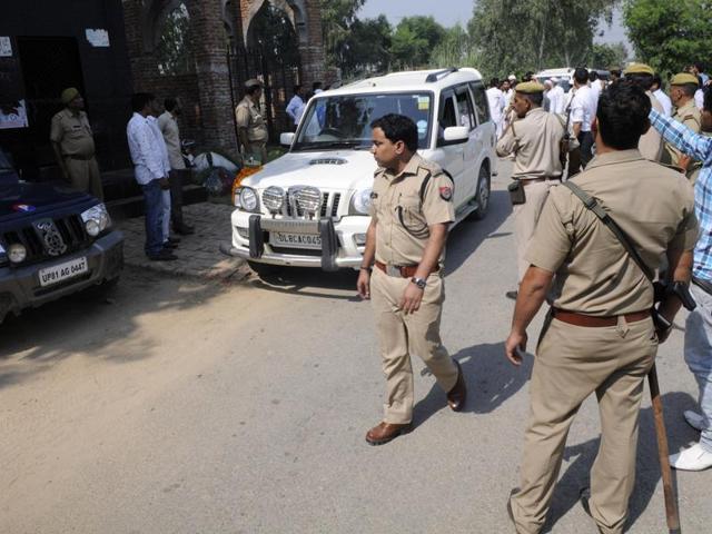 Residents of Bishada village in Dadri on Sunday met the Gautam Budh Nagar SSP to press their demand for registration of an FIR against Mohammad Akhlaq’s family for alleged cow slaughter, following which he ordered a probe into the charge. (Hindustan Times Photo) Residents of Bishada village in Dadri on Sunday met the Gautam Budh Nagar SSP to press their demand for registration of an FIR against Mohammad Akhlaq’s family for alleged cow slaughter, following which he ordered a probe into the charge. (Hindustan Times Photo)