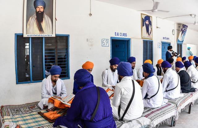 Three decades ago, English was ordered to be shunned. (Gurpreet Singh/HT Photo) Three decades ago, English was ordered to be shunned. (Gurpreet Singh/HT Photo)