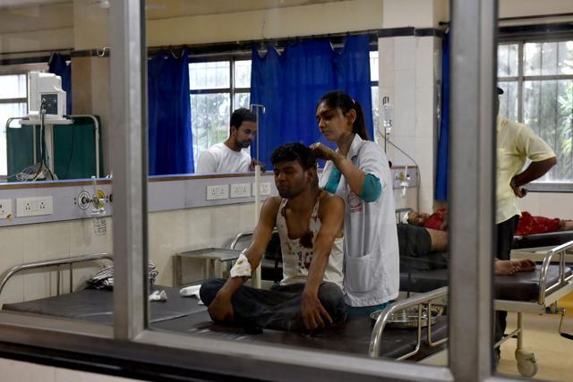 Injured were being treated at the MGM hospital Kamothe at Panvel in Navi Mumbai.  (Bachchan Kumar/HT Photo)