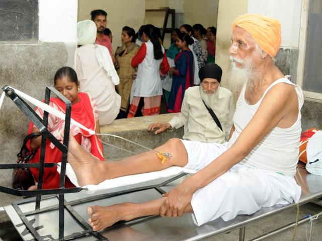 An unattended patient; and (below) nursing staff protesting against the non-regularisation of their jobs at Rajindra Hospital in Patiala.(Bharat Bhushan/HT Photo)