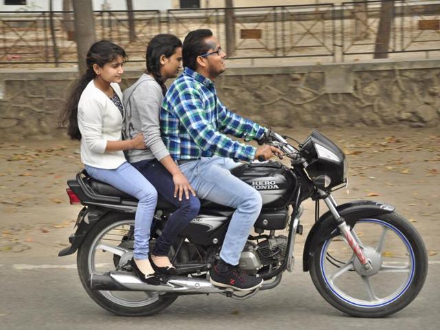 A total of 40,720 challans were issued for not wearing helmet followed by 11,776 for driving without driving licence and 8,713 challans were issued for wrong parking. (Sikander Singh Chopra/HT Photo) A total of 40,720 challans were issued for not wearing helmet followed by 11,776 for driving without driving licence and 8,713 challans were issued for wrong parking. (Sikander Singh Chopra/HT Photo)