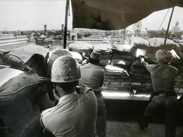 Army men take positions from a building adjoining the Golden Temple during the operation ordered by Indira Gandhi, the then prime minister, to remove Sikh separatists who were amassing weapons in the Temple in 1984. (India Today Group/Getty Images) Army men take positions from a building adjoining the Golden Temple during the operation ordered by Indira Gandhi, the then prime minister, to remove Sikh separatists who were amassing weapons in the Temple in 1984. (India Today Group/Getty Images)