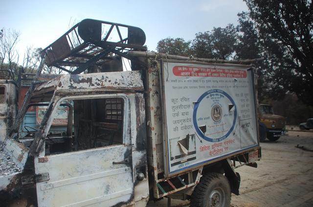 A part of their makeshift micro governance included big vehicles like tractors that carried goods like rice to the families spread across the park. (Antram/HT Photo)