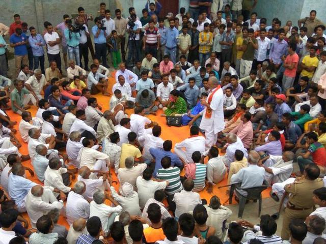 Defying prohibitory orders, more than 50 people attended a Bisada panchayat held in response to a forensic report that said the meat recovered from Mohammad Ikhlaq’s fridge was beef.(Sunil Sharma/HT Photo) Defying prohibitory orders, more than 50 people attended a Bisada panchayat held in response to a forensic report that said the meat recovered from Mohammad Ikhlaq’s fridge was beef.(Sunil Sharma/HT Photo)