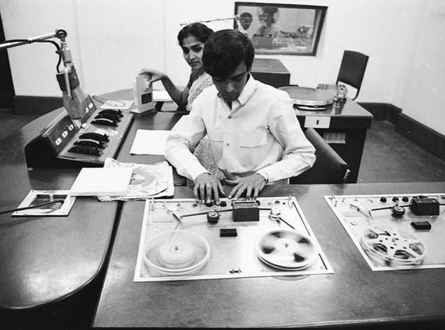 All India Radio’s English newsreader, Lotika Ratnam, December 11, 1969.(Rane Prakash/HT File)