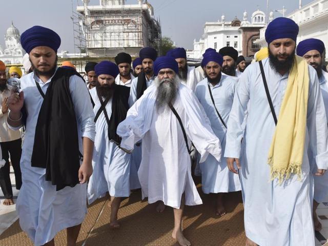 Damdami Taksal chief Harnam Singh Dhumma (centre), along with other Taksal members, after attending the 32nd anniversary of Operation Bluestar at Akal Takht Sahib at the Golden Temple in Amritsar on Monday. (Gurpreet Singh/HT )