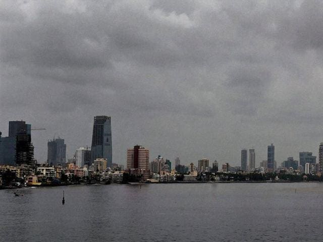 Clouds are seen on the skyline of Mumbai on Monday.(PTI) Clouds are seen on the skyline of Mumbai on Monday.(PTI)