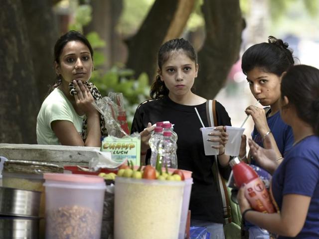 Vendors and rickshaw drivers said they used to earn most during the months of June and July. (Arun Sharma/HT Photo) Vendors and rickshaw drivers said they used to earn most during the months of June and July. (Arun Sharma/HT Photo)
