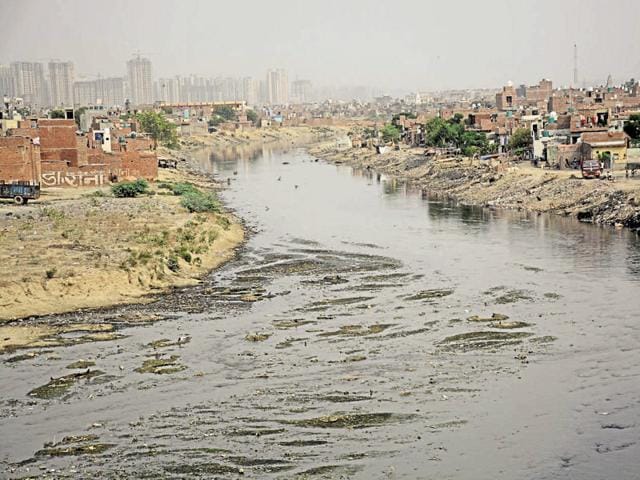 Many areas in Ghaziabad, including Hindon floodplains, have been encroached upon for setting up shanties and shops. (Sakib Ali/HT Photo) Many areas in Ghaziabad, including Hindon floodplains, have been encroached upon for setting up shanties and shops. (Sakib Ali/HT Photo)