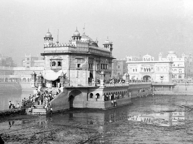 On June 6, 1984, over 1,000 lives were claimed during Operation Bluestar, the raid on Sikh’s holiest shrine Golden Temple to cow down extremists led by Jarnail Singh Bhindrawale. This November 22, 1984-photo shows Kar Sewa at the Golden Temple. (KK Chawla/HT File Photo ) On June 6, 1984, over 1,000 lives were claimed during Operation Bluestar, the raid on Sikh’s holiest shrine Golden Temple to cow down extremists led by Jarnail Singh Bhindrawale. This November 22, 1984-photo shows Kar Sewa at the Golden Temple. (KK Chawla/HT File Photo )