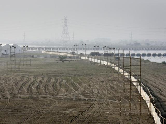 Activists have accused the Art of Living of destroying the eco-sensitive floodplain by flattening the ground, destroying birds’ nesting sites and choking the polluted Yamuna with construction debris. (Raj K Raj/HT Photo) Activists have accused the Art of Living of destroying the eco-sensitive floodplain by flattening the ground, destroying birds’ nesting sites and choking the polluted Yamuna with construction debris. (Raj K Raj/HT Photo)