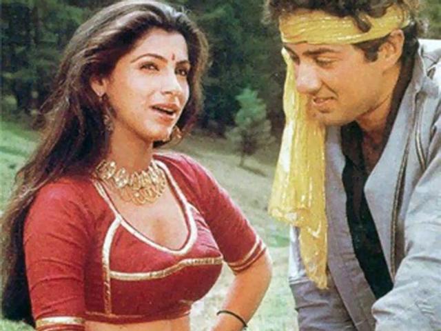Sunny Deol and Dimple Kapadia were a sought after pair in late ‘80s. This is a still from Manzil Manzil (1984). (YouTube)