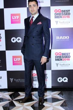 Imran Khan in a classy navy blue suit. (Yogen Shah/ HT Photo) Imran Khan in a classy navy blue suit. (Yogen Shah/ HT Photo)
